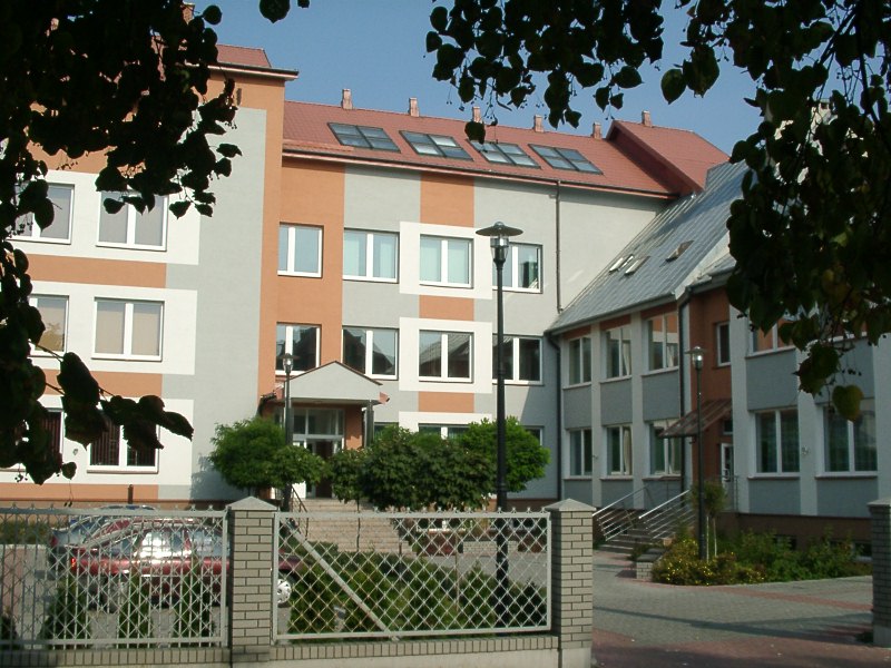 Zdjęcie budynku CKZiU - dziedziniec od ulicy Chętnika
