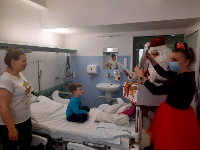 Mikołaj i Myszka Minnie w Szpitalu w Ostrołęce
