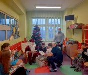 Mikołaj i Myszka Minnie w Szpitalu w Ostrołęce